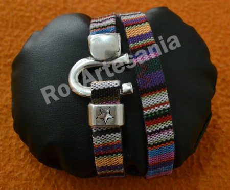 Pulsera etnica cierre en U